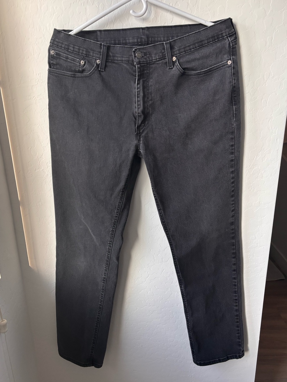 Men's Black Levi’s Straight-Leg Jeans - Classic Everyday Denim